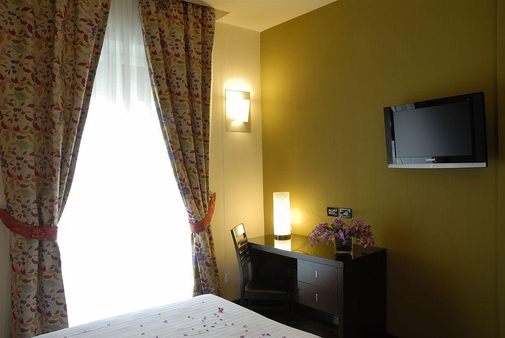 Gambrinus Hotel Roma Esterno foto