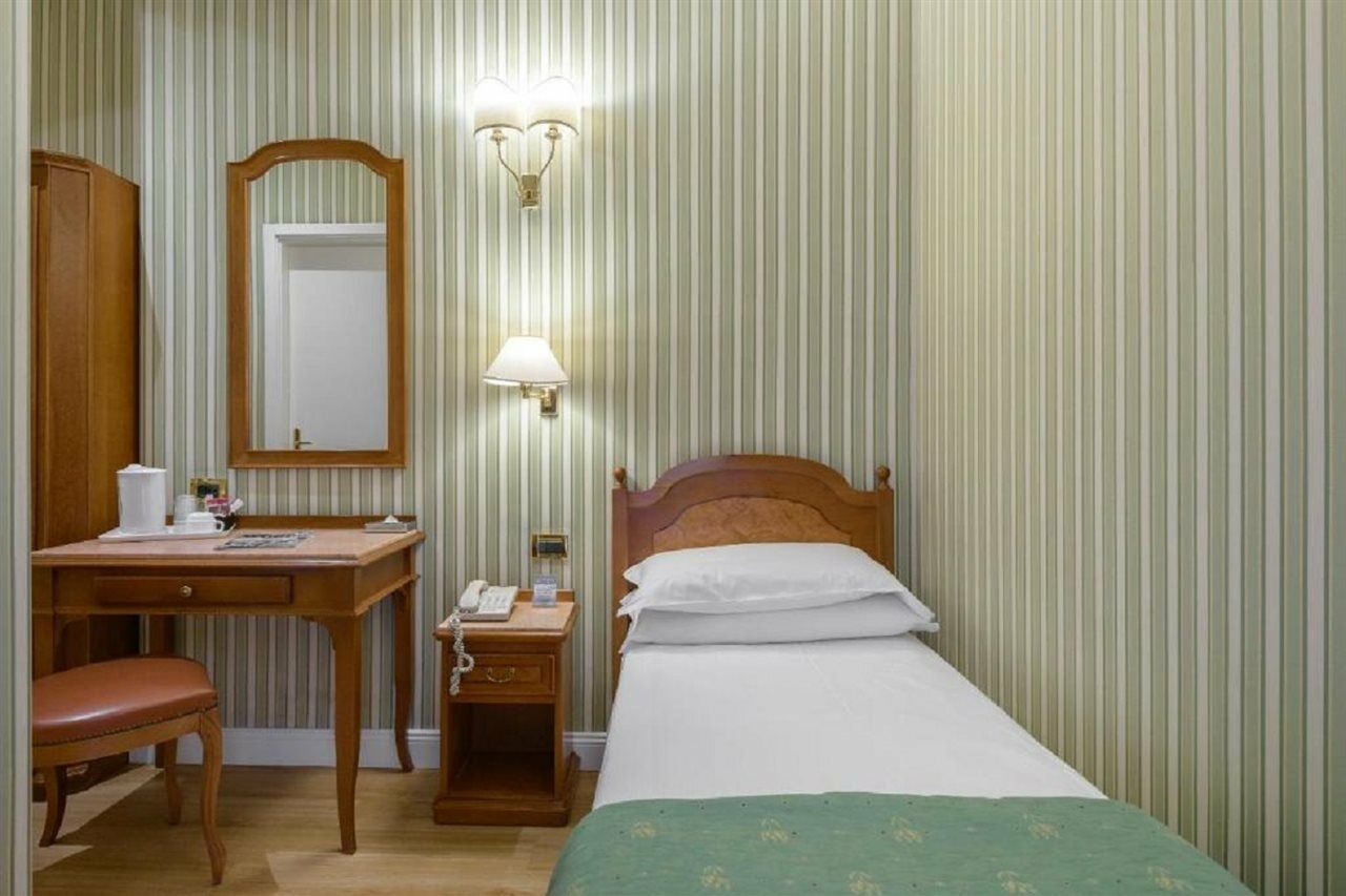 Gambrinus Hotel Roma Esterno foto